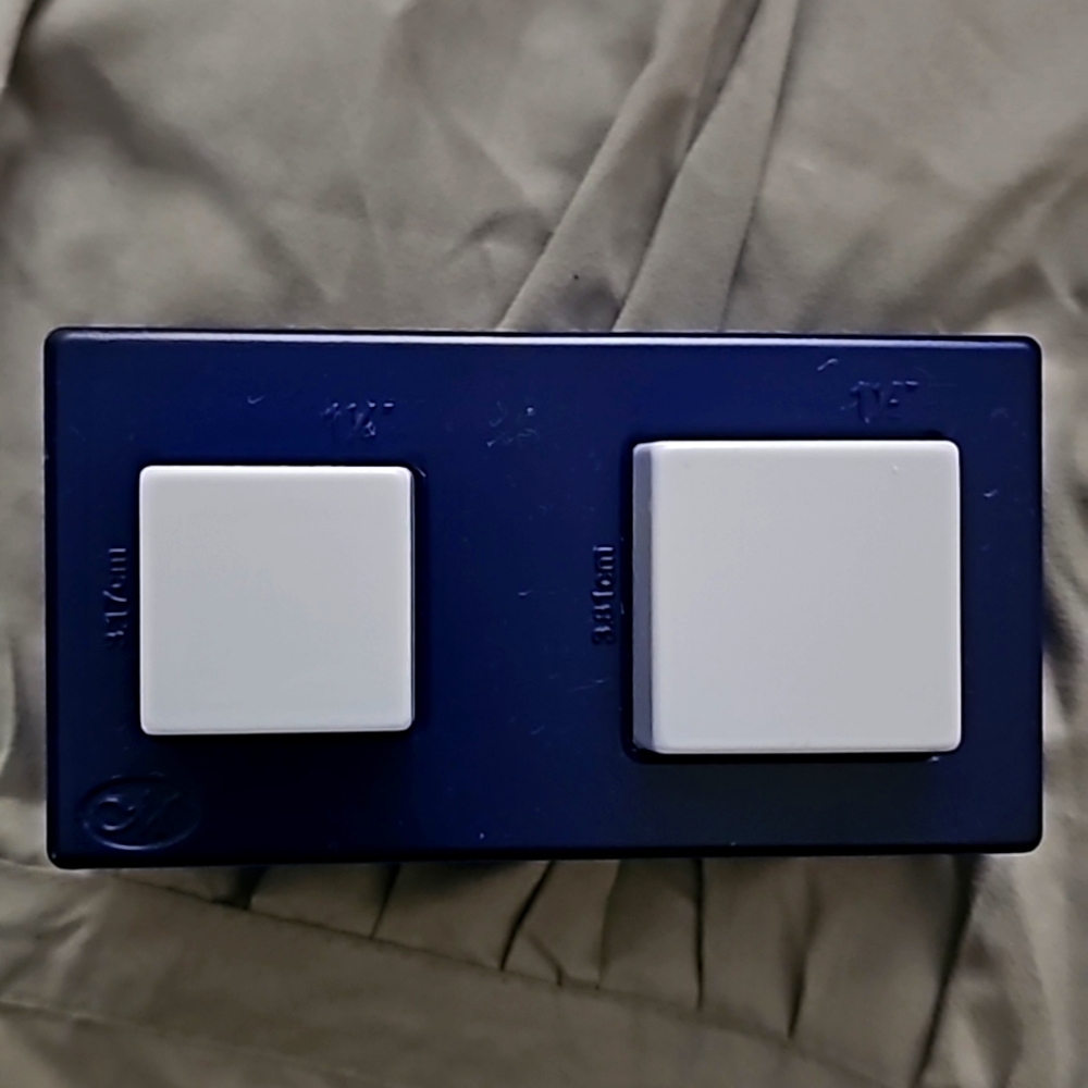 CREATIVE MEMORIES PAPER PUNCH